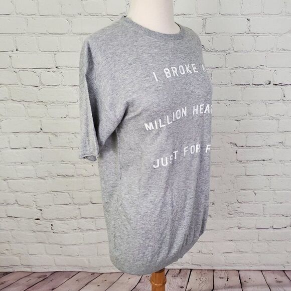 ZOE KARSSEN 𝅺Women's Gray Knit Graphic Top XS - Picture 4 of 8